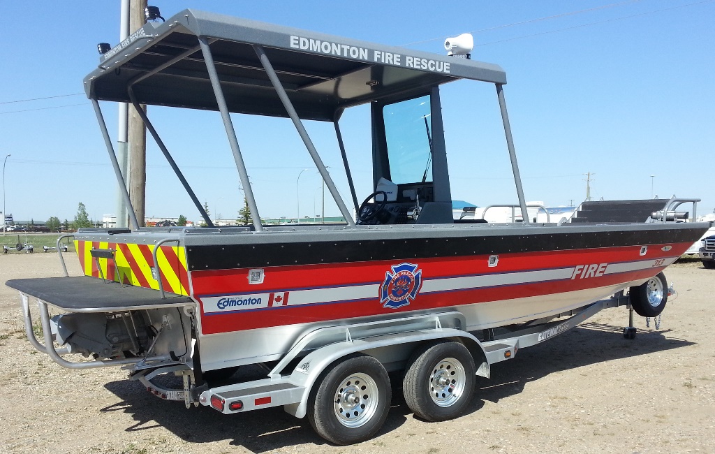 Finished boat with grapics starboard stern.jpg