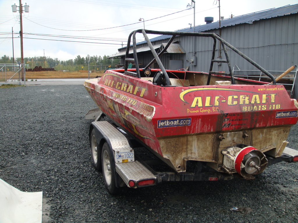 rsz_sunken_race_boat_004.jpg